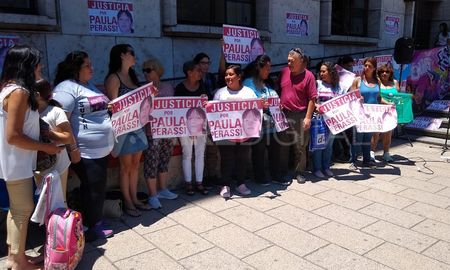 Familiares y allegados se concentraron este lunes fuera de tribunales. Familiares y allegados se concentraron este lunes fuera de tribunales.