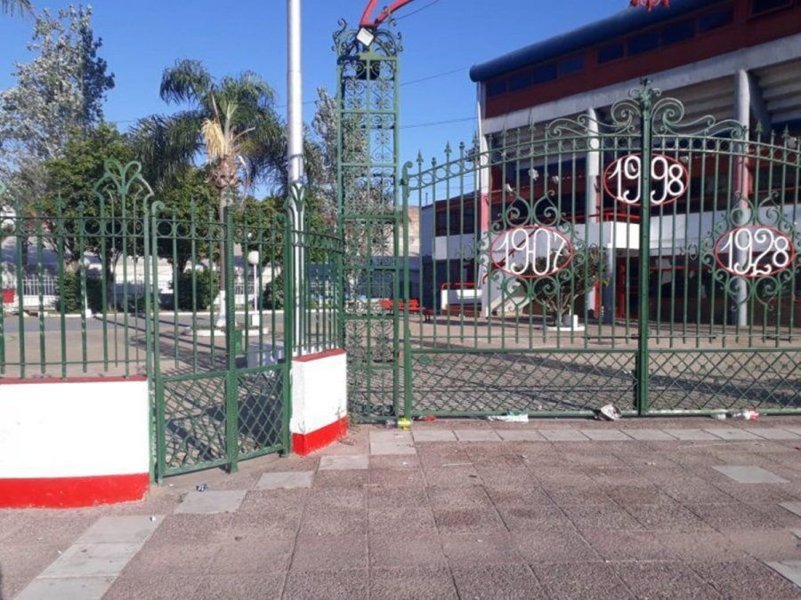 El acusado disparó desde la vereda hacia el interior para darle muerte a Cabrera