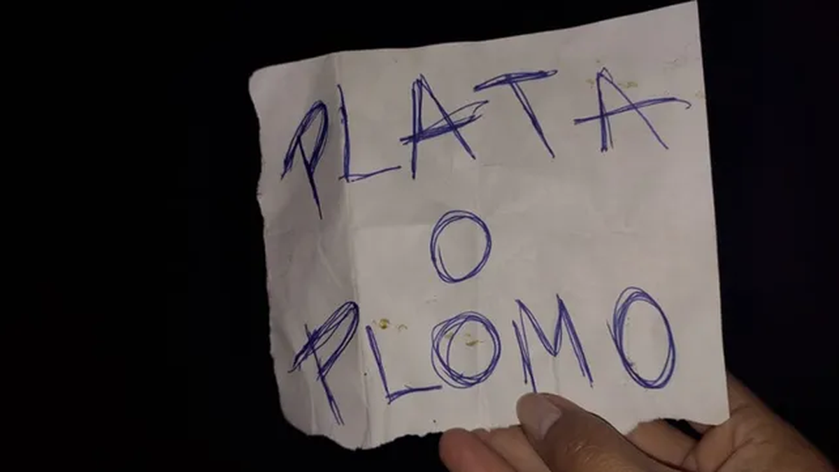“Plata o plomo” es el mensaje mafioso que se popularizó a partir de 2018 entre los narcos y ahora se usa para sembrar miedo.