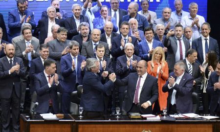 fernandez arranco con los gobernadores peronistas y se reunira el viernes con la cgt fernandez arranco con los gobernadores peronistas y se reunira el viernes con la cgt