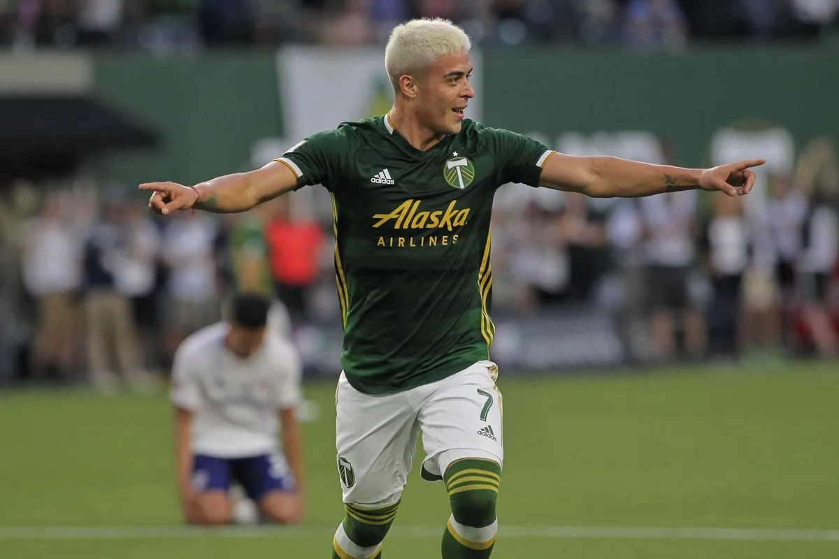 Brian Fernández para poder alcanzar esta marca debió esperar algunas fechas durante el campeonato: lo logró recién entre las fechas 12 y 17 de su primer torneo en el territorio norteamericano. Brian Fernández para poder alcanzar esta marca debió esperar algunas fechas durante el campeonato: lo logró recién entre las fechas 12 y 17 de su primer torneo en el territorio norteamericano.