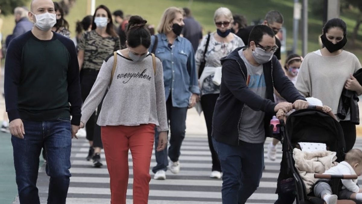 A partir de este jueves será optativo el uso del barbijo en espacios laborales