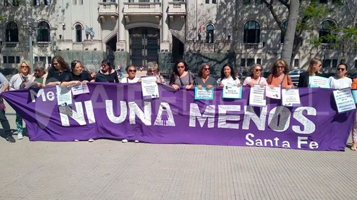 Se concentraron este jueves en la Plaza de Mayo frente a los Tribunales de la ciudad de Santa Fe.