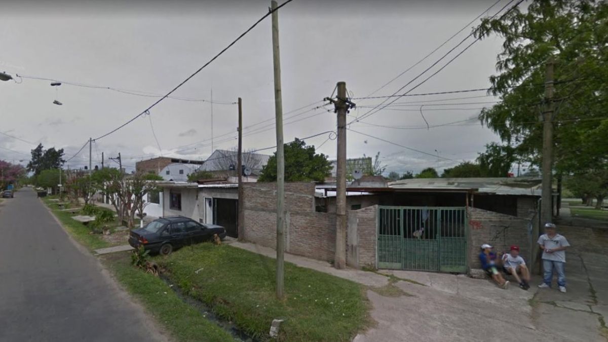 Un hombre murió electrocutado en el techo de una casa y se investiga si intentaba robar el aire acondicionado