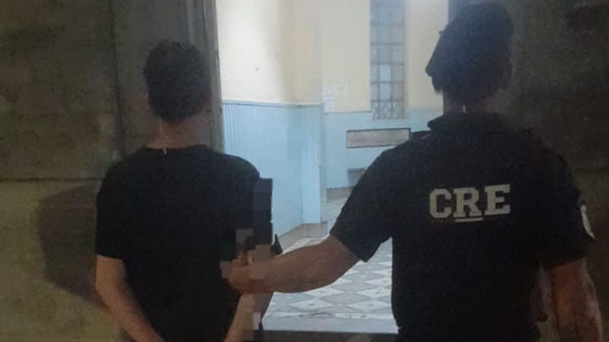 Ocurrió en en Uruguay y Lamadrid, en el suroeste de Santa Fe. La Policía secuestró una pistola y encontró varias vainas servidas en una vivienda.