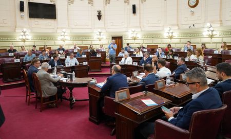 El texto final del dictamen para la reforma constitucional fue acordado por los senadores y diputados de las comisiones de Asuntos Constitucionales. El texto final del dictamen para la reforma constitucional fue acordado por los senadores y diputados de las comisiones de Asuntos Constitucionales.