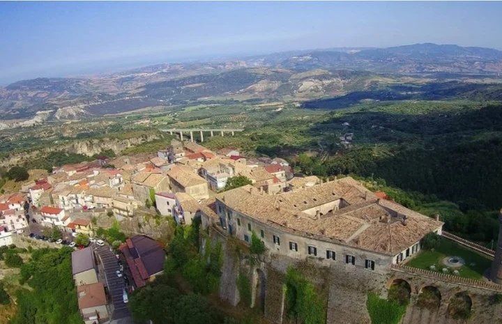 Caccuri: sus olivares producen uno de los mejores aceites de Italia (Boghi Piu Belli D'Italia).