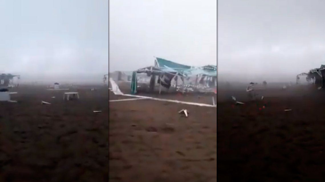 Un tornado azotó Pinamar y arrasó con carpas y árboles
