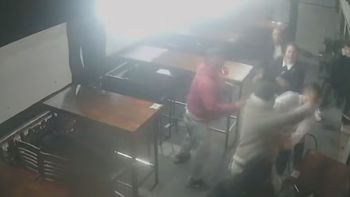 Estaban borrachos, se negaron a pagar y golpearon a dos mozas en un restaurante