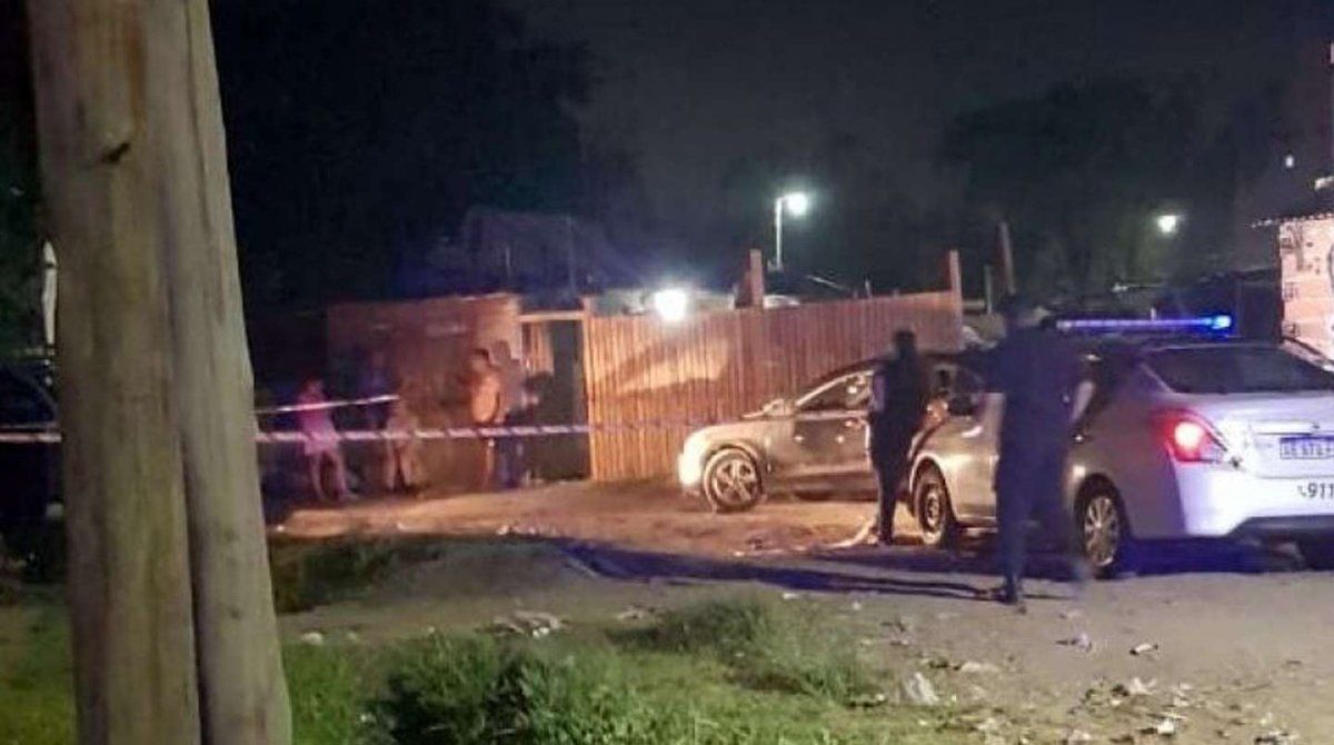 Paguen o van a terminar en el agua: ejecutaron a balazos a una pareja frente a sus hijos de 5 y 13 años