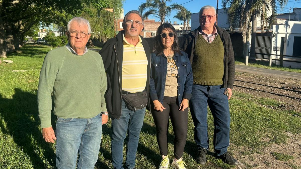 El punto de encuentro de los vecinos con AIRE fue en el cruce de calle Belgrano y Córdoba. El punto de encuentro de los vecinos con AIRE fue en el cruce de calle Belgrano y Córdoba.