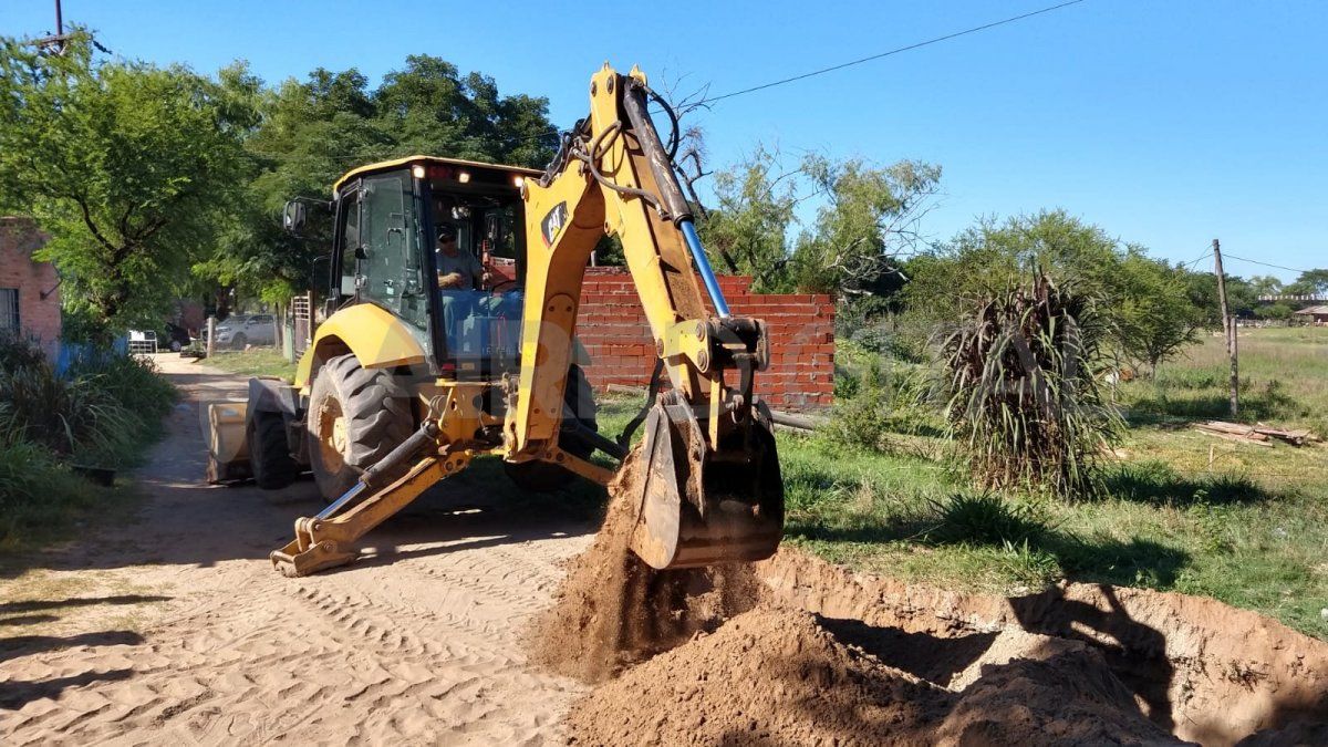 Los trabajos incluyen un pontón flotante que va a tomar el agua en el río Colastiné, que se trasladará a través de caños a una planta potabilizadora que va a estar en el ingreso del barrio.