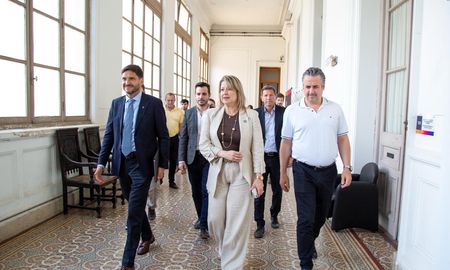 El gobernador Maximiliano Pullaro mantuvo conversaciones con Alejandra Monteoliva durante el fin de semana. El gobernador Maximiliano Pullaro mantuvo conversaciones con Alejandra Monteoliva durante el fin de semana.