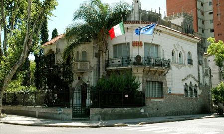 El Consulado de Italia en Rosario está colapsado y no da abasto para atender los trámites. El Consulado de Italia en Rosario está colapsado y no da abasto para atender los trámites.