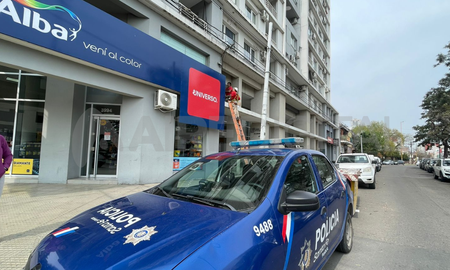 El edificio está ubicado en la esquina de Aristóbulo del Valle y Domingo Silva. El edificio está ubicado en la esquina de Aristóbulo del Valle y Domingo Silva.