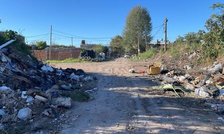 Así se encuentra el basural de barrio Los Hornos en Gorostiaga y Doctor Zavalla. Así se encuentra el basural de barrio Los Hornos en Gorostiaga y Doctor Zavalla.