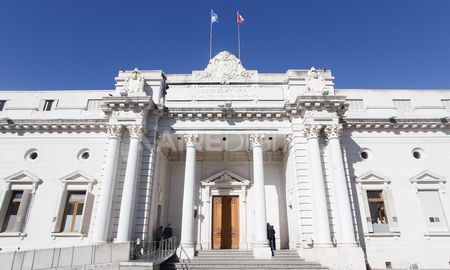 Ninguno de los bloques que conforman en arco político opositor en Santa Fe tiene la decisión política de acompañar al PJ en su pedido para excluir a Amalia Granata de la Cámara de Diputados. Ninguno de los bloques que conforman en arco político opositor en Santa Fe tiene la decisión política de acompañar al PJ en su pedido para excluir a Amalia Granata de la Cámara de Diputados.