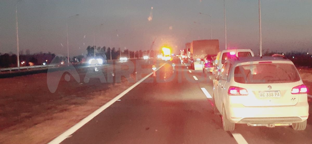 Hay media calzada reducida en la mano que va a Rosario.