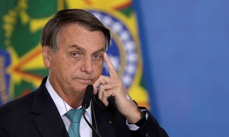 Desde que Bolsonaro asumió el cargo, los indígenas brasileños presentaron tres denuncias en su contra ante la CPI por ecocidio o genocidio. Desde que Bolsonaro asumió el cargo, los indígenas brasileños presentaron tres denuncias en su contra ante la CPI por ecocidio o genocidio.