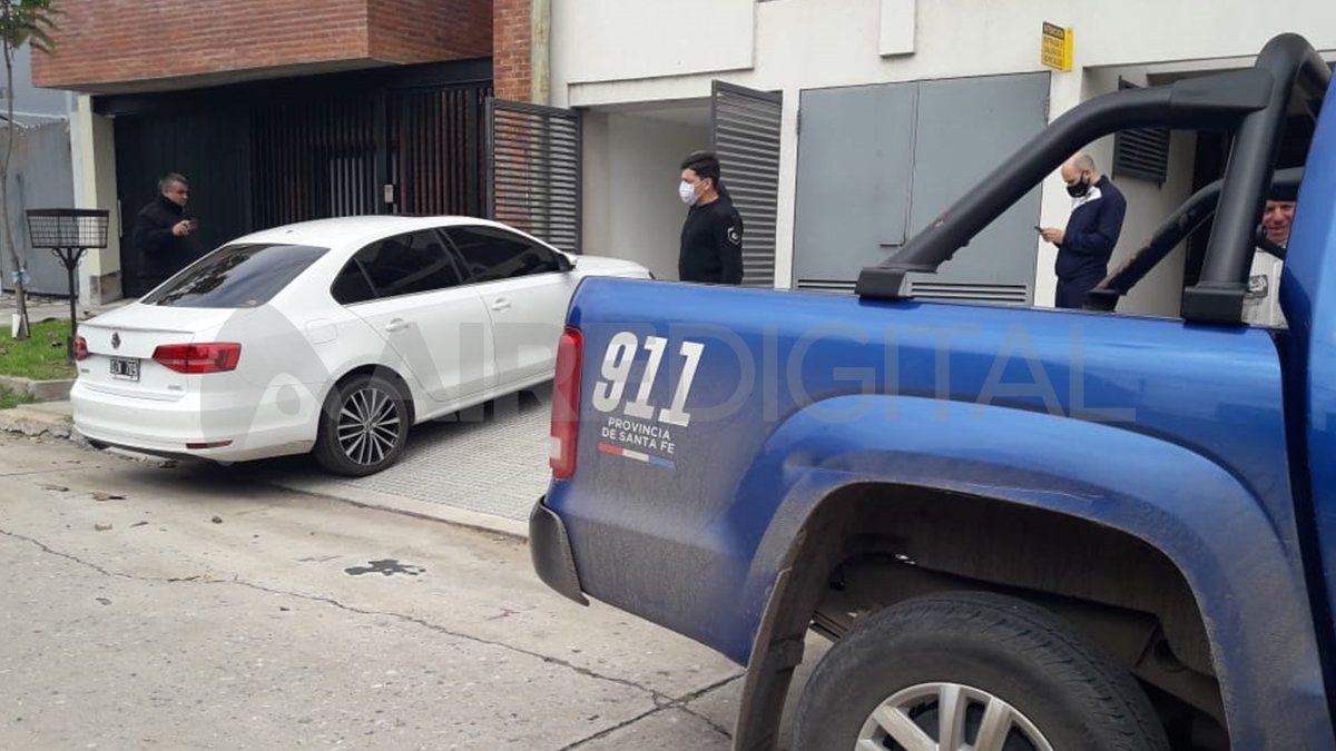 El hombre se movilizaba en un VW Vento que fue secuestrado en el allanamiento