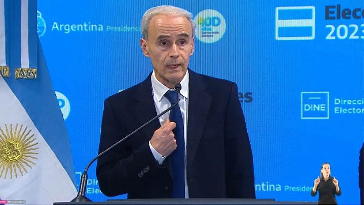 Julio Fernando Vitobello es un abogado argentino, ex. fiscal anticorrupción que se desempeña como secretario General de la Presidencia de la Nación desde el 10 de diciembre de 2019. Anteriormente, fue titular de la Oficina Anticorrupción entre 2009 y 2015. Julio Fernando Vitobello es un abogado argentino, ex. fiscal anticorrupción que se desempeña como secretario General de la Presidencia de la Nación desde el 10 de diciembre de 2019. Anteriormente, fue titular de la Oficina Anticorrupción entre 2009 y 2015.