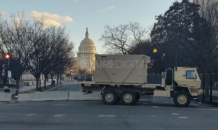 Un fuerte dispositivo de seguridad se despliega en las inmediaciones del Congreso de los Estados Unidos, donde el miércoles asumirá Joe Biden como presidente. Un fuerte dispositivo de seguridad se despliega en las inmediaciones del Congreso de los Estados Unidos, donde el miércoles asumirá Joe Biden como presidente.