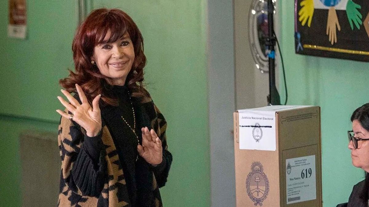 No hay ningún impedimento para que mantenga su actual cargo de presidenta del Partido Justicialista a nivel nacional.