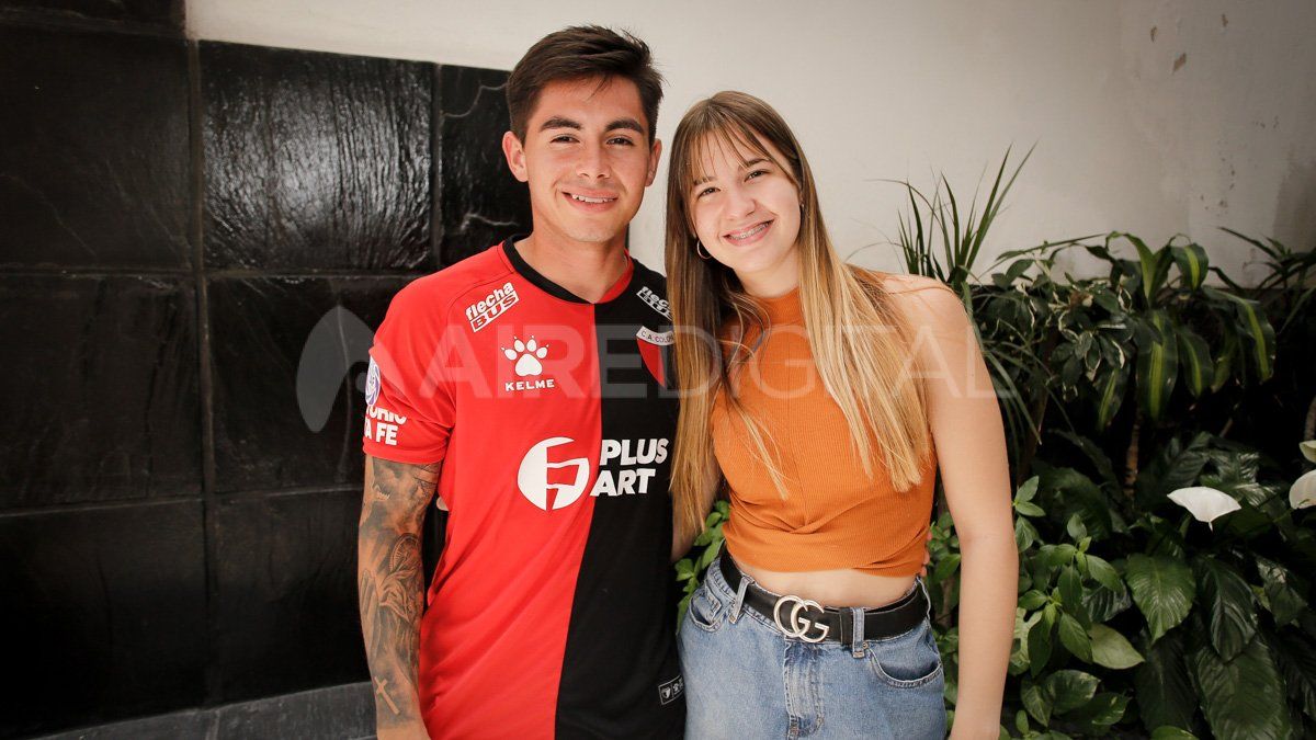 Braian junto a su novia Mar&iacute;a.