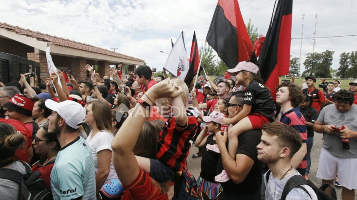 Las 37 mejores fotos de la multitudinaria despedida al plantel de Colón