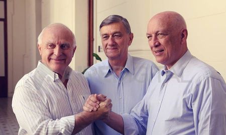 Junto con Hermes Binner, Antonio Bonfatti y Miguel Lifschitz conformaron un bloque socialista que gobernó la provincia de Santa Fe durante 12 años. Junto con Hermes Binner, Antonio Bonfatti y Miguel Lifschitz conformaron un bloque socialista que gobernó la provincia de Santa Fe durante 12 años.