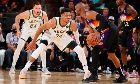 La NBA advirtió a los jugadores que no se vacunen contra el coronavirus que cobrarán menos dinero por cada partido que se pierdan. La NBA advirtió a los jugadores que no se vacunen contra el coronavirus que cobrarán menos dinero por cada partido que se pierdan.