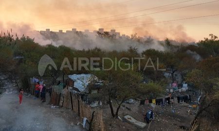 Los incendios afectaron el asantamiento, que está ubicado cerca de la playa Los Alisos. Los incendios afectaron el asantamiento, que está ubicado cerca de la playa Los Alisos.