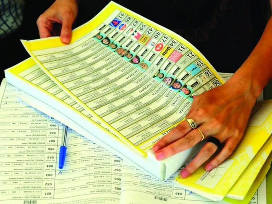 La boleta única se utiliza en Santa Fe desde 2011. La oposición busca replicar el sistema a nivel nacional.