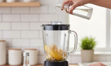Licuar cáscara de banana con vinagre da como resultado un fertilizante casero rico en nutrientes y fácil de preparar. Licuar cáscara de banana con vinagre da como resultado un fertilizante casero rico en nutrientes y fácil de preparar.