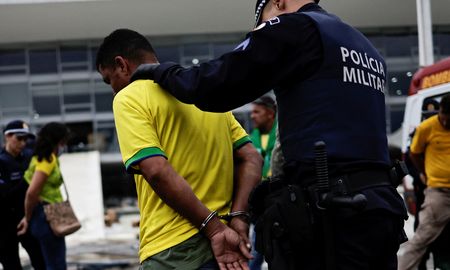 Los edificios invadidos fueron recuperados por la policía y los manifestantes, detenidos. Los edificios invadidos fueron recuperados por la policía y los manifestantes, detenidos.