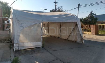 Robaron una lona en el centro de vacunación de la Esquina Encendida Robaron una lona en el centro de vacunación de la Esquina Encendida