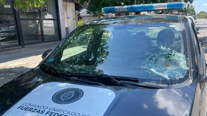 Santa Fe: en un operativo por robo dañaron tres móviles policiales y un menor de edad fue detenido