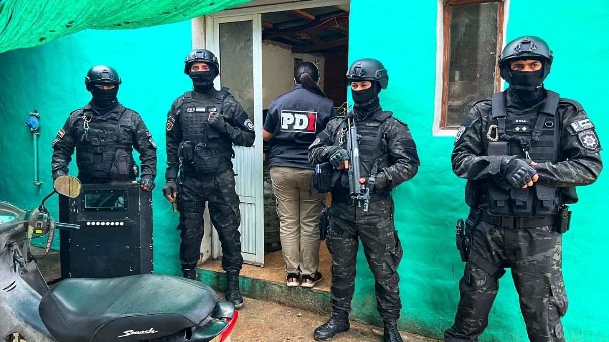 Allanaron una casa y detuvieron a un hombre en Santa Rosa de Calchines. Allanaron una casa y detuvieron a un hombre en Santa Rosa de Calchines.