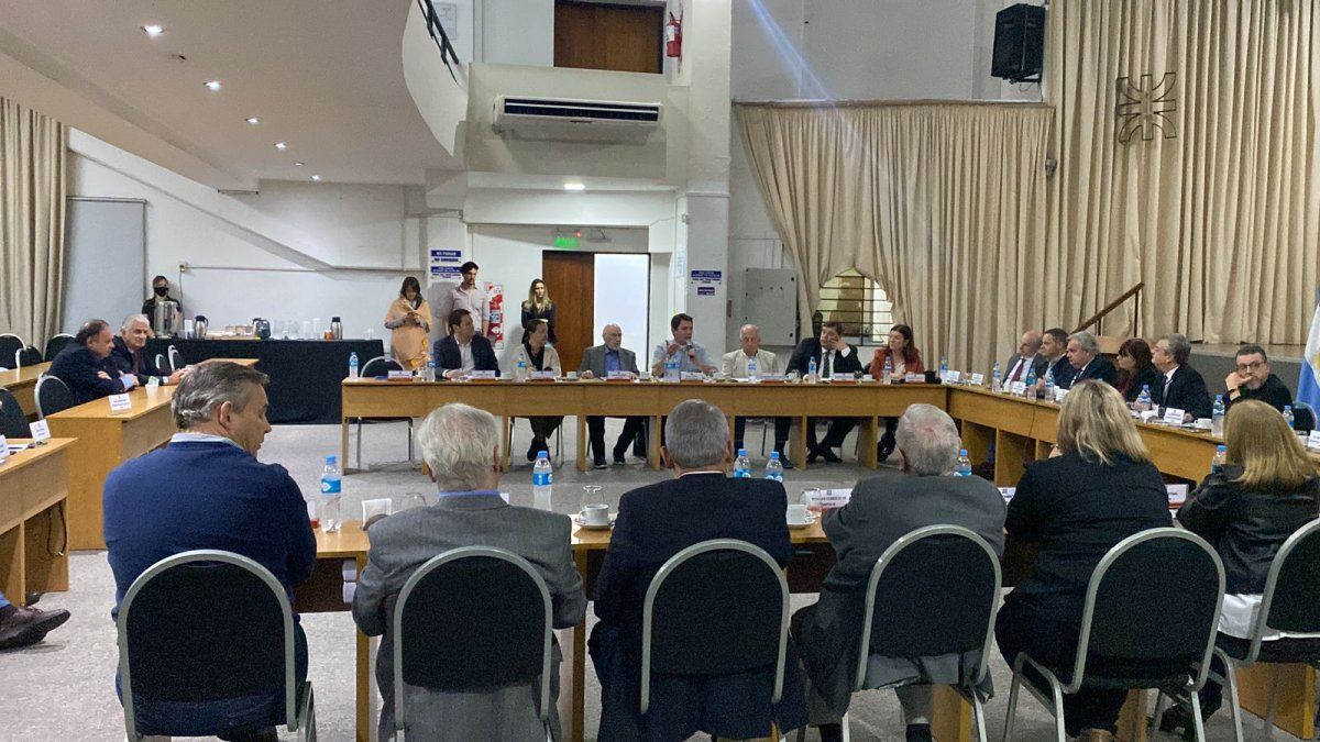 Referentes de la sociedad civil y de los distintos estamentos del Estado se reunieron frente a la difícil situación que atraviesa el país.