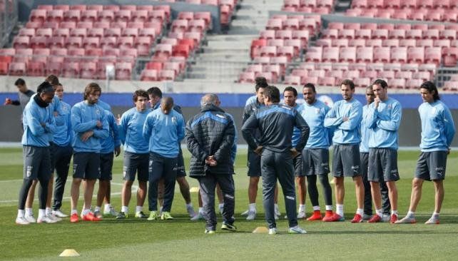 Uruguay reservó a 35 jugadores para enfrentar a Argentina y Bolivia
