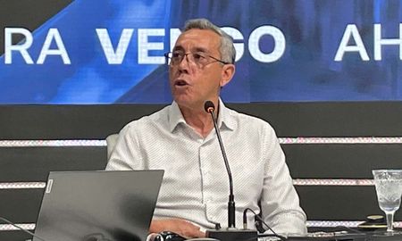 Jorge Prieto presenta este jueves su nuevo libro La interpelación, que rememora los momentos difíciles de los argentinos y los santafesinos, que tanta resiliencia hemos mostrado ante los desafíos. Jorge Prieto presenta este jueves su nuevo libro La interpelación, que rememora los momentos difíciles de los argentinos y los santafesinos, que tanta resiliencia hemos mostrado ante los desafíos.