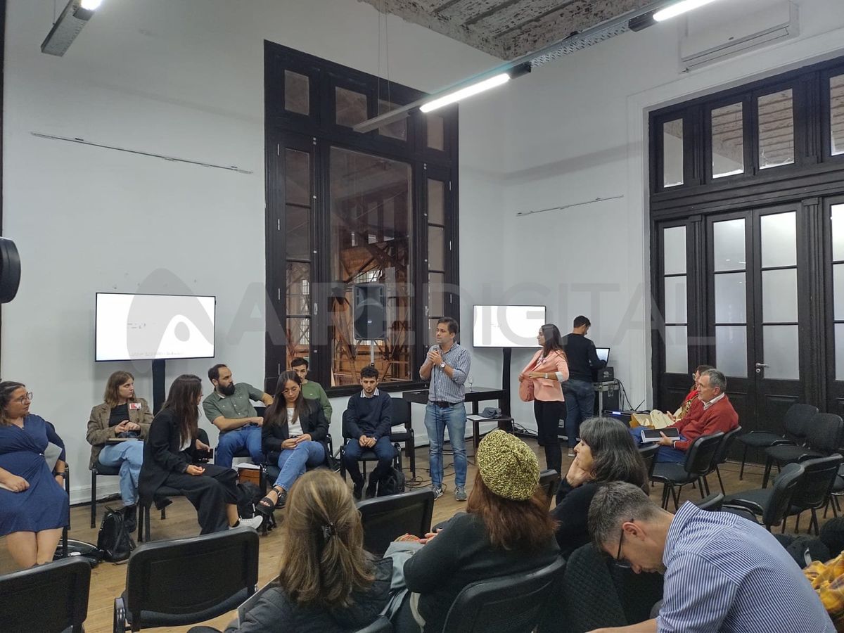 El concejal Lucas Simoniello encabezó la presentación del Anuario de Data Encuentro donde se publica el 6° Sondeo de Alquileres de Santa Fe. El concejal Lucas Simoniello encabezó la presentación del Anuario de Data Encuentro donde se publica el 6° Sondeo de Alquileres de Santa Fe.