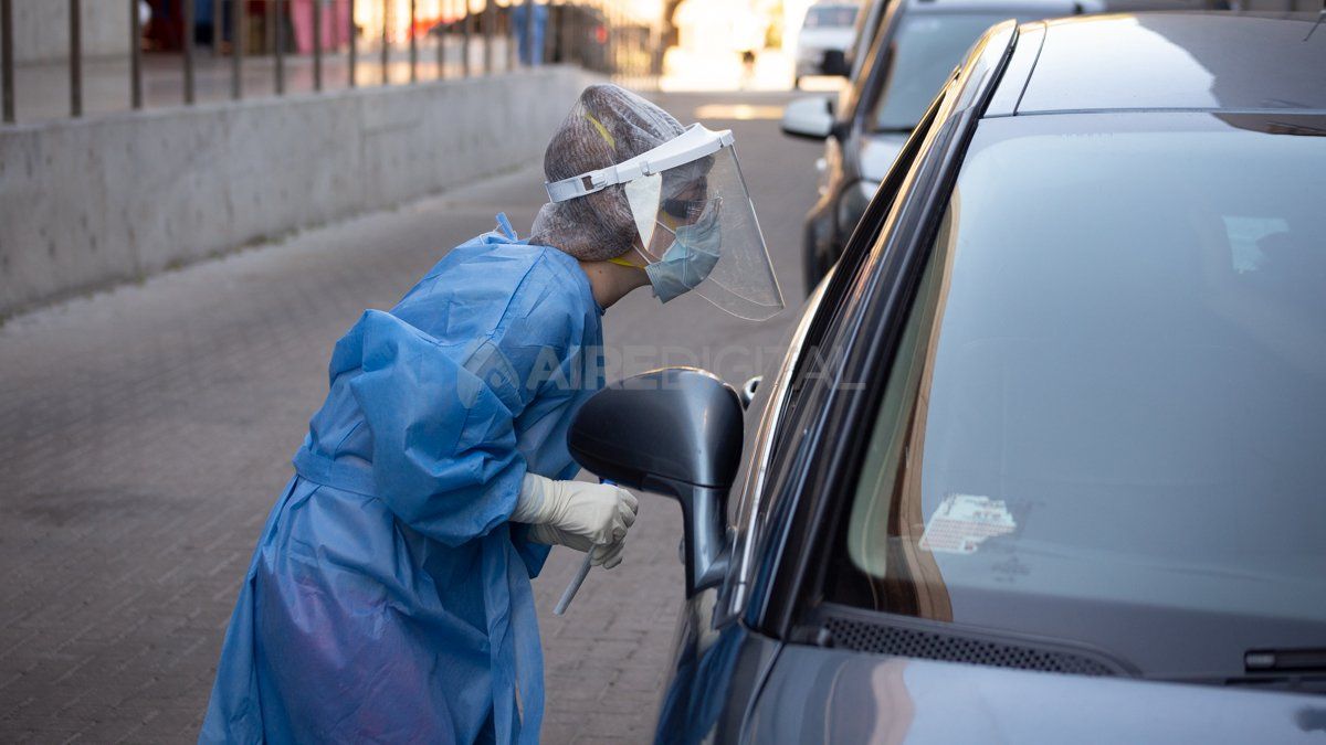 De acuerdo al Monitor Público de Vacunación, el total de inoculados asciende a 19.155.355, de los cuales 15.329.459 recibieron una dosis y 3.825.896 las dos, mientras que las vacunas distribuidas a las jurisdicciones llegan a 21.849.692.