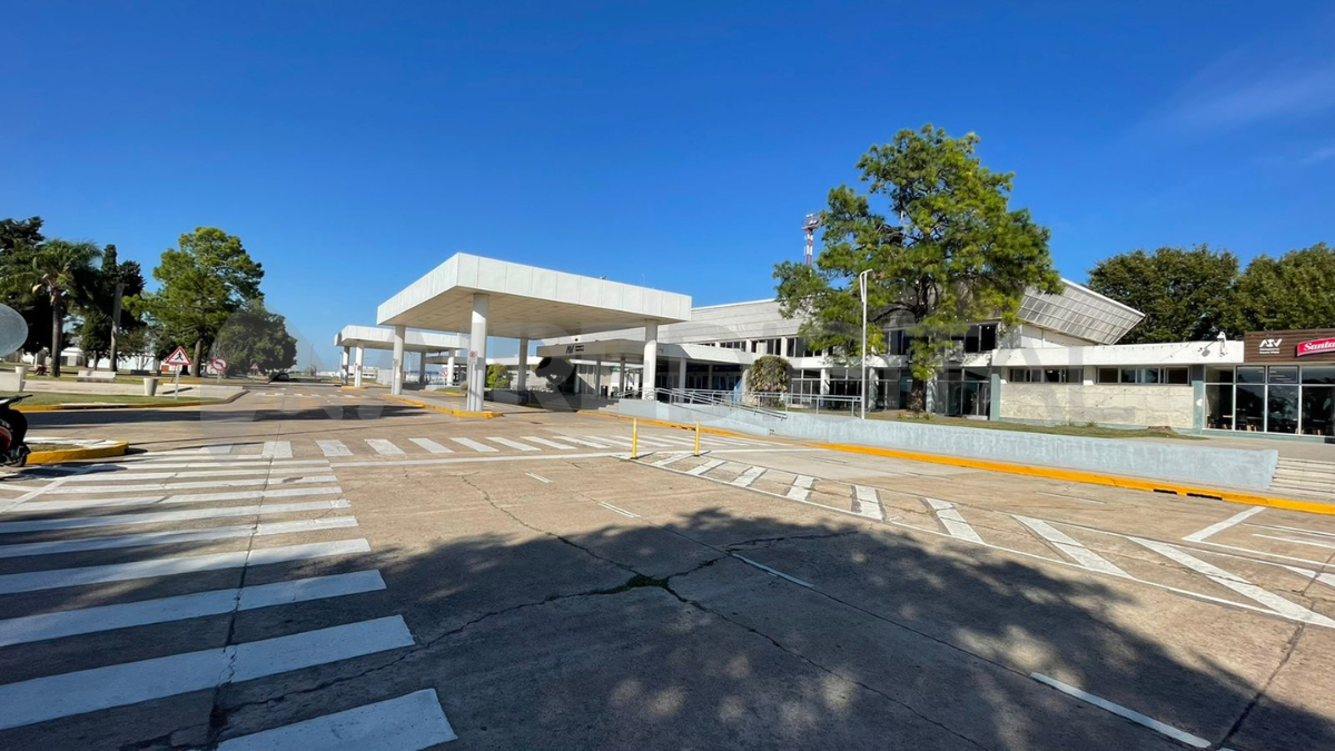 El Aeropuerto Sauce Viejo avanza en su proceso de certificación para convertirse en internacional. El Aeropuerto Sauce Viejo avanza en su proceso de certificación para convertirse en internacional.