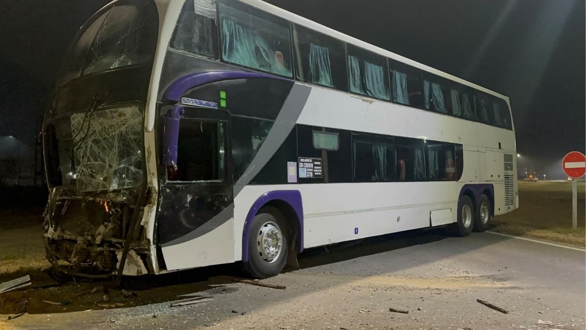 El siniestro ocurrió en la intersección de la colectora del aeropuerto con el camino que une la autopista con la Ruta Nacional 11. El siniestro ocurrió en la intersección de la colectora del aeropuerto con el camino que une la autopista con la Ruta Nacional 11.