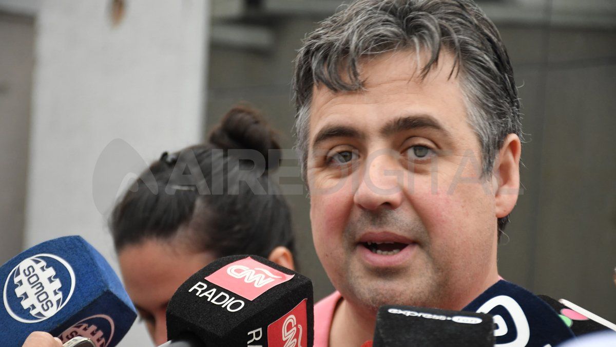 El ministro de Justicia y Seguridad, Pablo Cococcioni, se reunió el último jueves con el intendente de Santa Fe, Juan Pablo Poletti, y realizó anuncios para la capital provincial. El ministro de Justicia y Seguridad, Pablo Cococcioni, se reunió el último jueves con el intendente de Santa Fe, Juan Pablo Poletti, y realizó anuncios para la capital provincial.