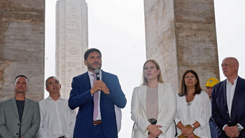 Monumento a la Bandera: Pullaro firmó el convenio y la Provincia terminará con fondos propios lo que Nación frenó