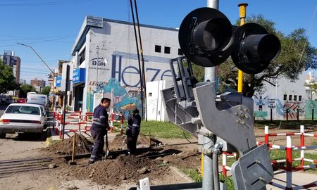 De los 14 sistemas de barreras ferroviarias instalados en la ciudad de Santa Fe, solo funcionan 3 en estos momentos. De los 14 sistemas de barreras ferroviarias instalados en la ciudad de Santa Fe, solo funcionan 3 en estos momentos.