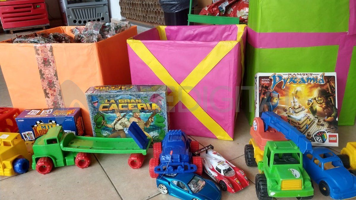 A cambio de un corte de cabello se aceptan juguetes nuevos o usados en buen estado.