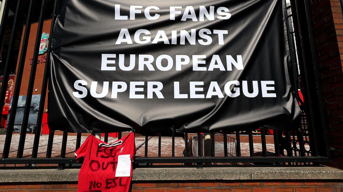 Los simpatizantes de Liverpool también le hicieron conocer su desagrado a los dueños del club por la decisión de participar en la creación de la Superliga Europea. 